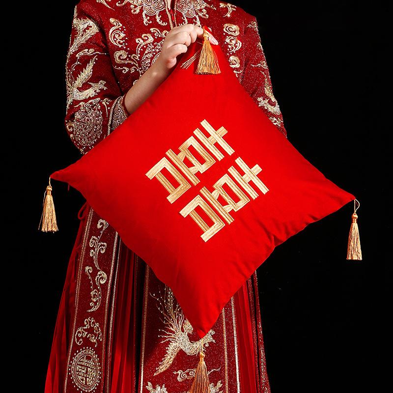 Chinese Style Red Embroidered Pillow Wedding Room Throw Pillow New Year Valentine's Day Wedding Blessing Home Decor Cushion