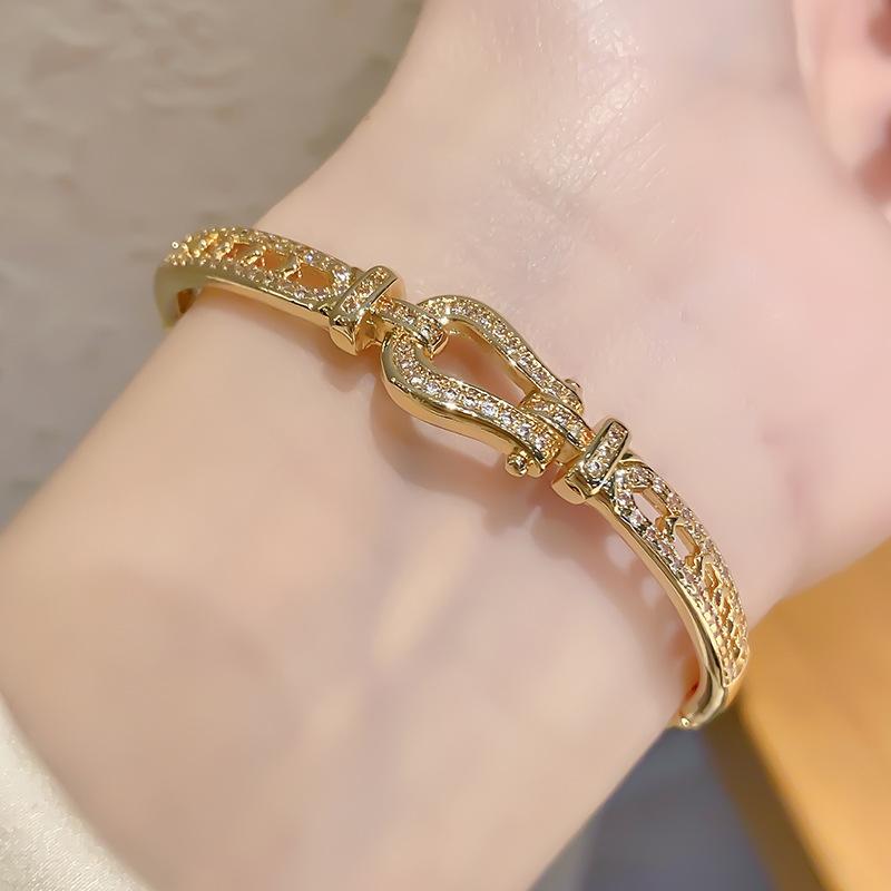 Korean Version of Horseshoe Buckle Bracelet Light Luxury Niche High-end Bracelet Retro Personalized Design Jewelry золотой