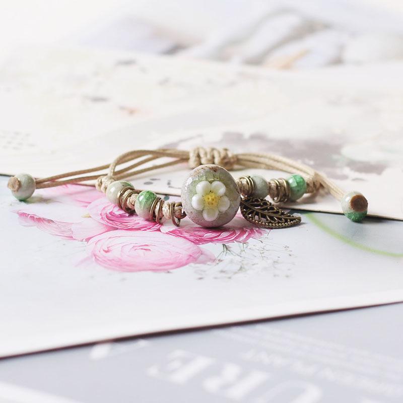 Yuan Xiaohong Ceramics Mori Style Bee Bracelet with Cute Ornaments and Natural Woven Hand Rope