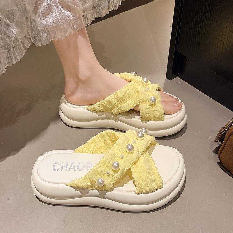 French Thick-soled Cool Slippers Women's Summer Wear Fashion 2025 New Niche Pearl Beach Sandals Women's Shoes