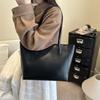 Large bag women's new simple texture shoulder bag large capacity niche tote bag fashionable commuter armpit bag