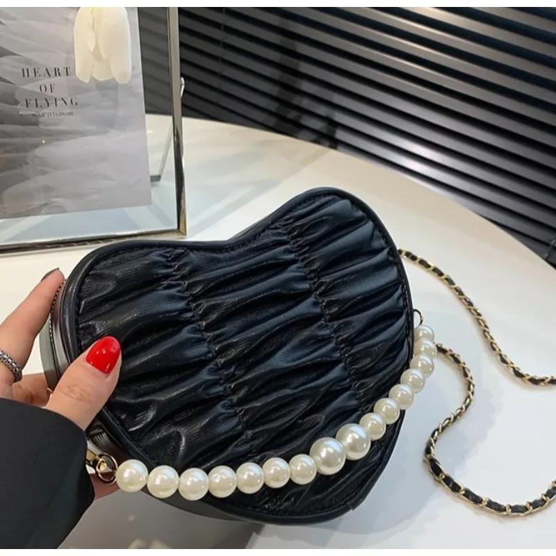 Heart-shaped solid chains shoulder bags classic fashion style sense of luxury popularity crossbody bags