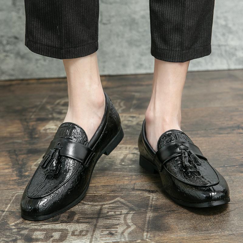 Pantofi de bărbați mărime mare pantofi casual noi din piele modă stil britanic mocasini de picior un pedal franjurați pantofi mici din piele