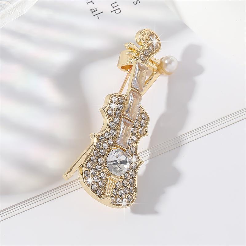 Creative Design Gold Color Crystal VIOLIN Pearl Brooches for Women Temperament Enfashion Zircon Pins Jewelry Suit Accessories