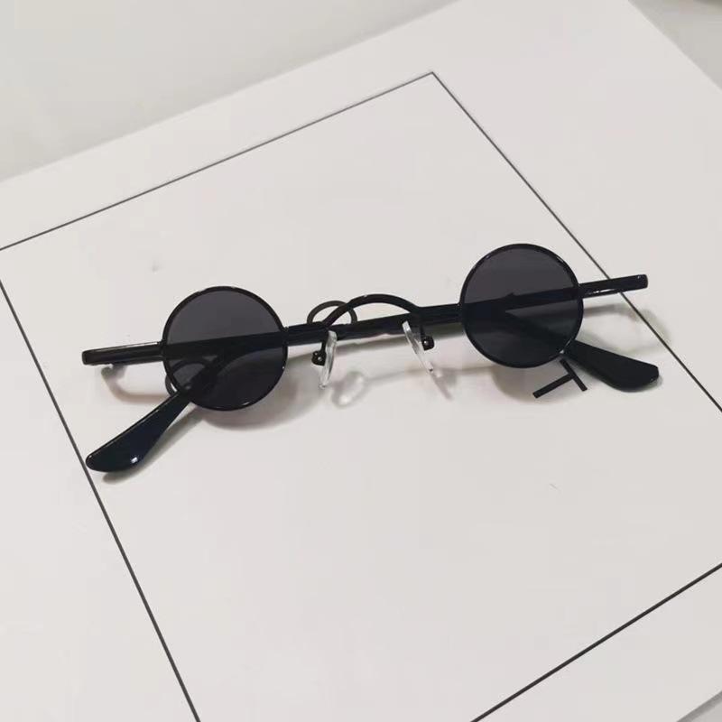 

Винтажные мужские солнцезащитные очки в стиле рок-панк, классические маленькие круглые солнцезащитные очки, мужские очки с широкой перемычкой в ​​металлической оправе, черные линзы, очки для вождения чёрный