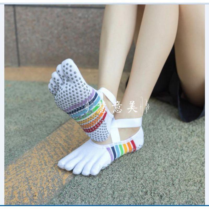 

Летние носки для йоги с пятью пальцами, короткие, нескользящие, профессиональные, для пилатеса, фитнеса, для занятий в помещении, дышащие, влагоотводящие, легко сочетаются, женский маленький размер White Rainbow -2 pairs-free size
