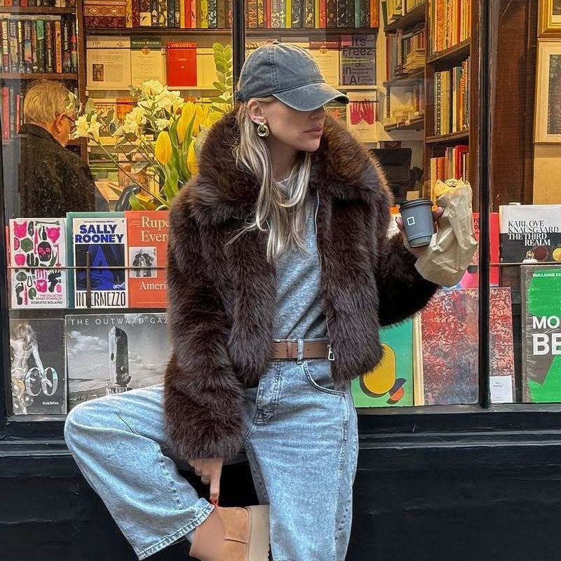 

2025 Женская одежда Новый западный стиль Инс стиль Уличная съемка Коричневая искусственная шуба Плюшевое осенне-зимнее короткое пальто Пальто Brown L