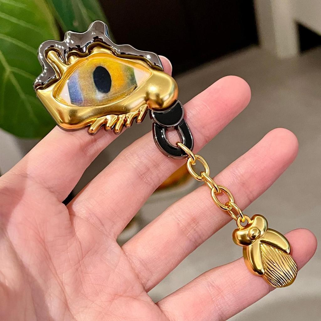 British Style Metal Eyeglasses Brooch - Unisex Retro Woolen Coat Accessory for Women