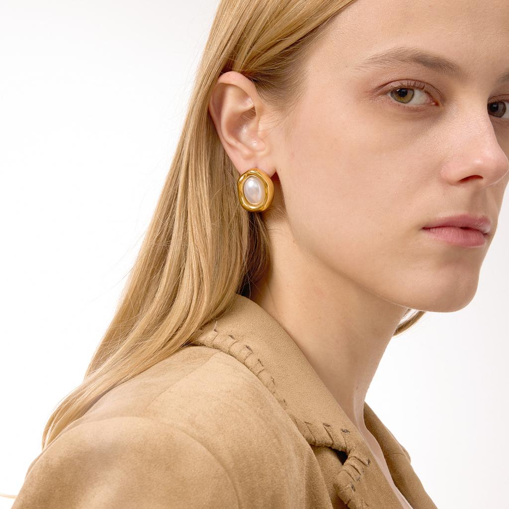 Light Luxury Niche High-end Sense 18K Resin Pearl Earrings Jewelry