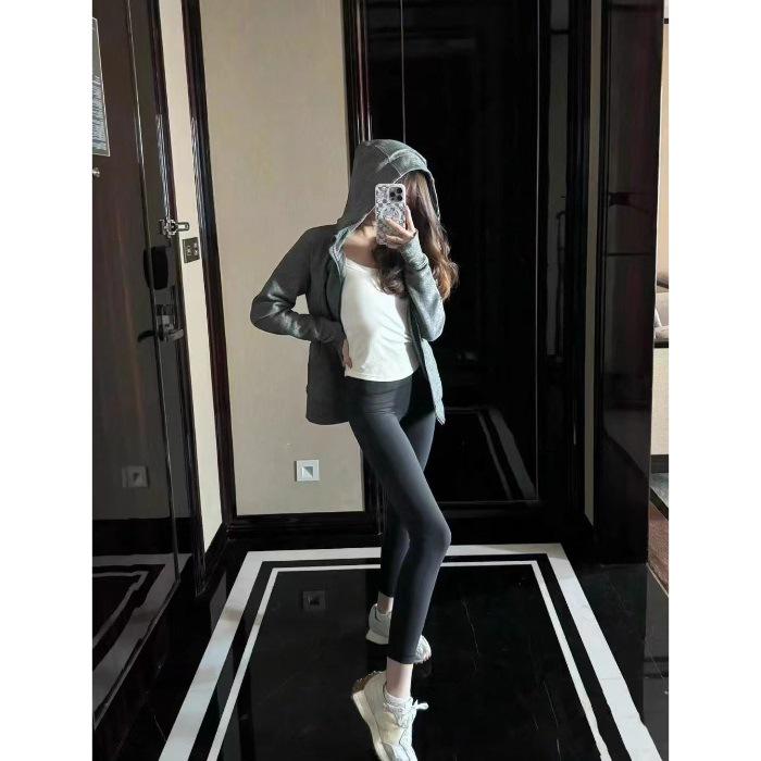 In Stock: Women s Black Slim-Fit Hoodie Jacket, Hooded, Trendy, Versatile—Spring and Autumn 2025 Style Small (S)