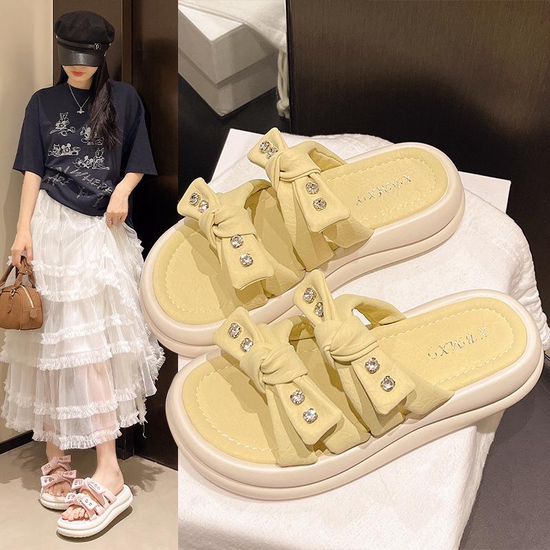 Weichboden Mode coole Hausschuhe Damen Sommerbekleidung 2025 neue Mode Feenwind Schleife Strass Strand Sandalen