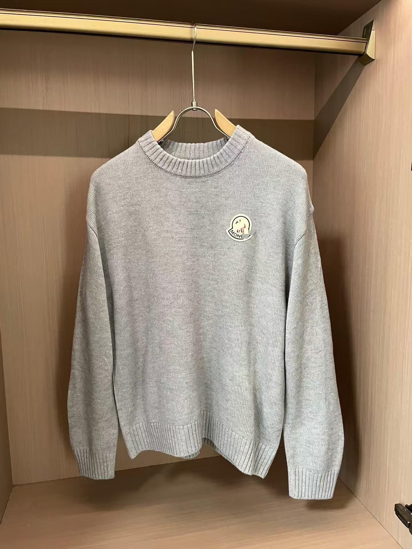 

Mengjia European & American Style Long-Sleeve Velcro Print Sweater for Couples Small