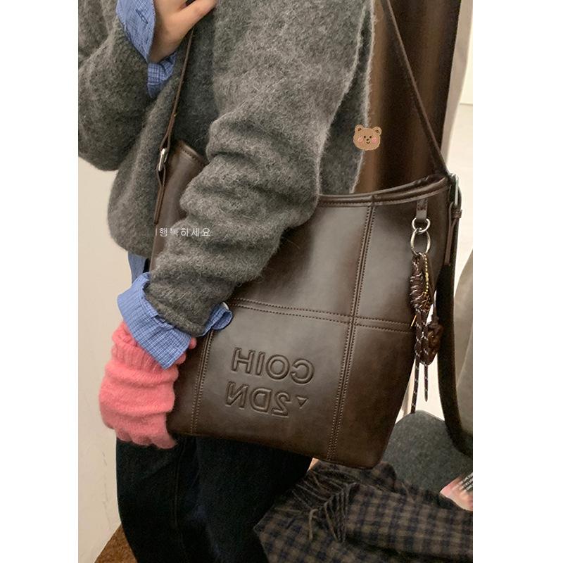 Retro Large-capacity Underarm Bag Women's 2025 New Fashionable and Simple Bucket Bag Versatile Shoulder Commuter Messenger Bag