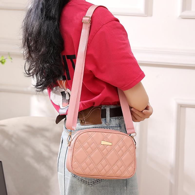 Trendy small bag, new fashion diamond women's bag, women's small square bag, shoulder messenger bag, simple mobile phone bag.