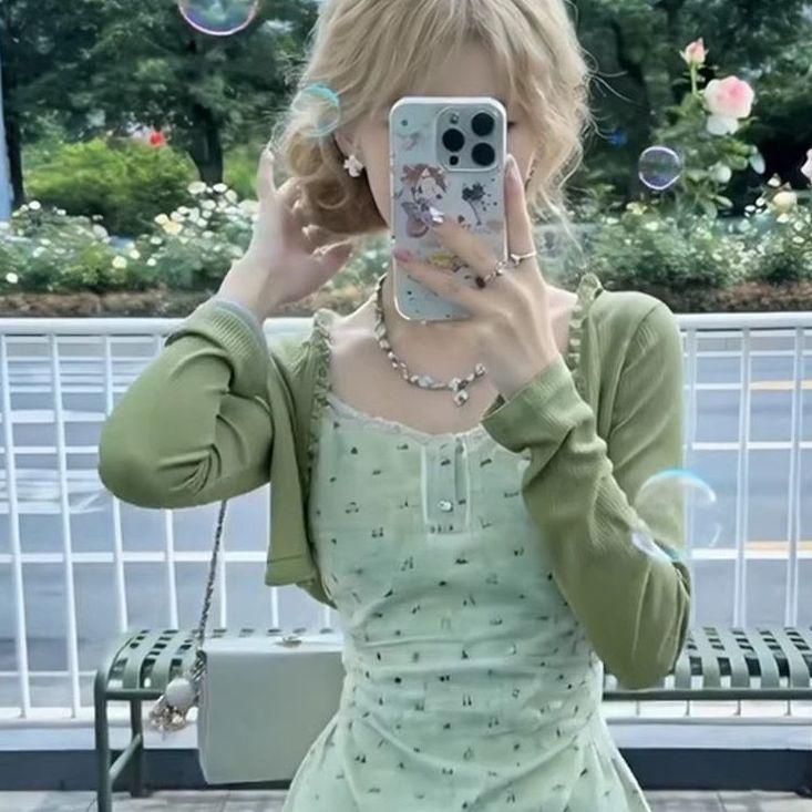 

Women s Petite Green Floral Spaghetti Strap Mini Dress, Spring 2026 French Style, Elegant Waist-Cinched Short Skirt Set S (suggested for 42.5-50 kg)
