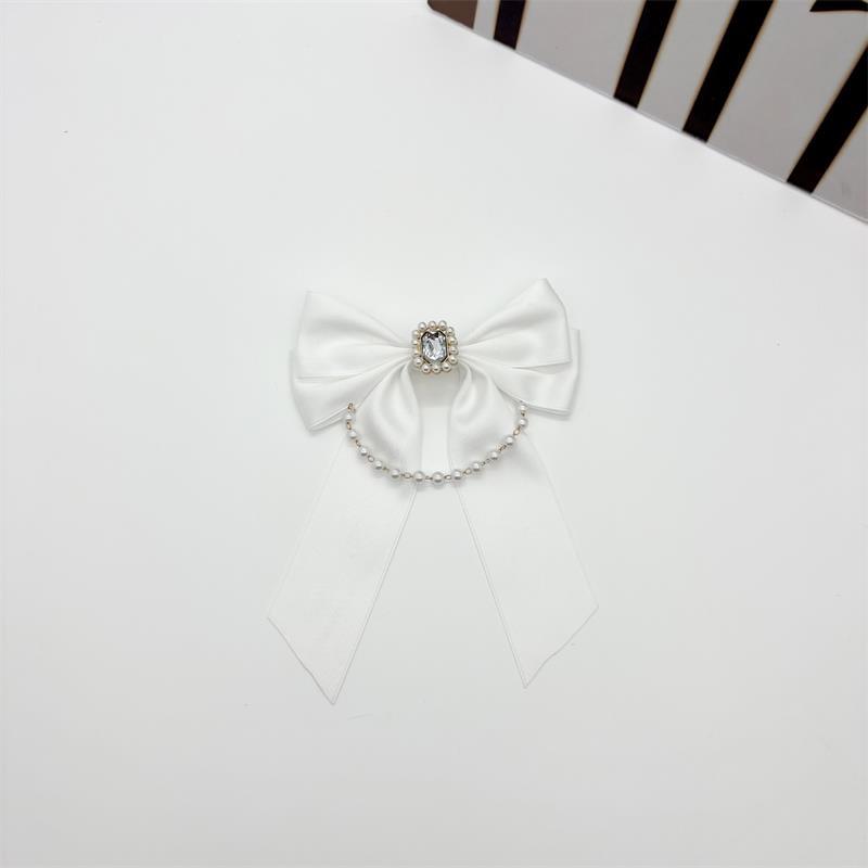 

Fashion Fabric Black White Bow Pearl Chain Crystal Rhinestone Brooch Elegant Women Shirt Collar Pin Corsage Mourn Brooch Jewelry A3