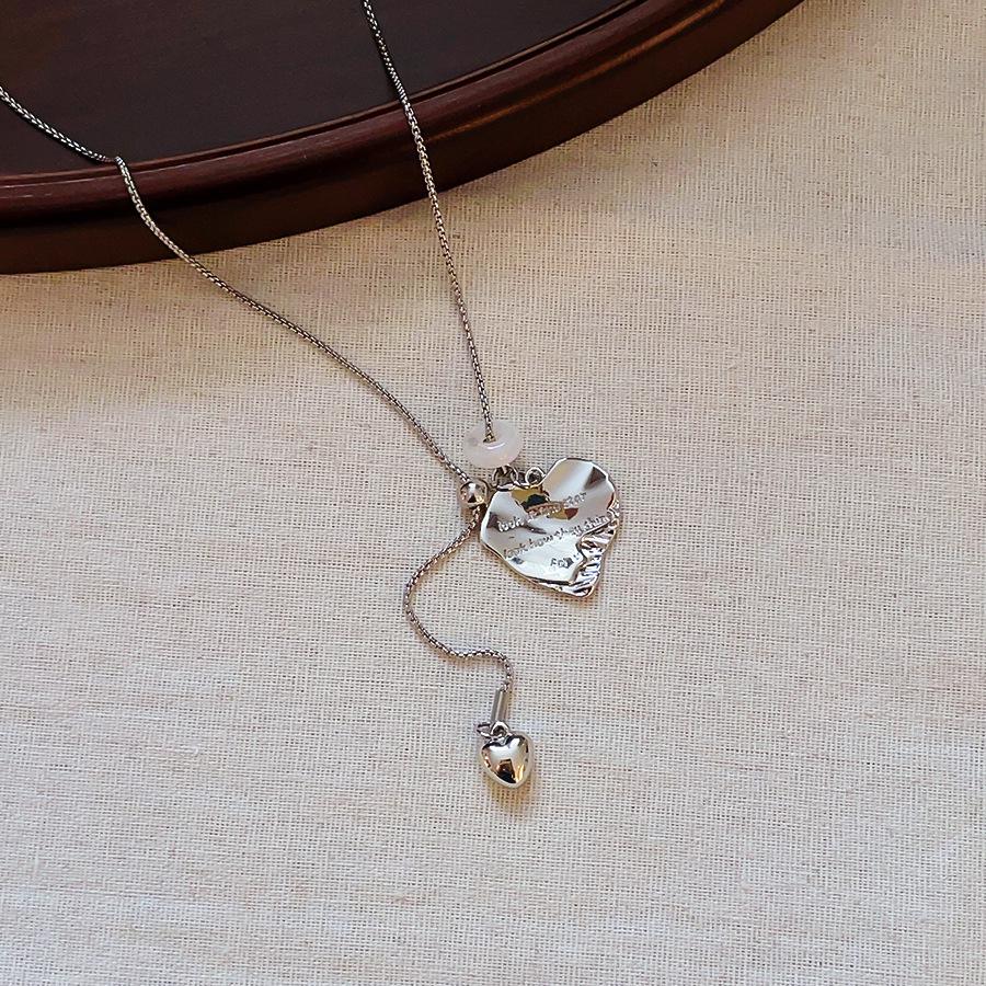 Elegant Resin Heart Letter Pendant Necklace – Fashionable Sweater Chain Accessory for Women