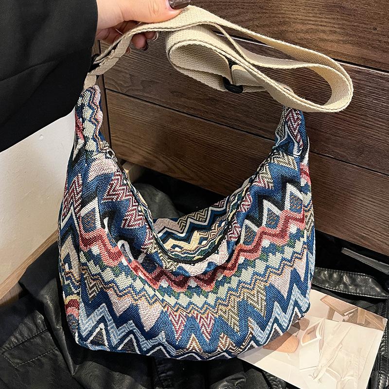Large Capacity Ethnic Style Bag for Women New Knitted Fashion Crossbody Bag for Women Ins Handmade Single Shoulder Dumpling Bag