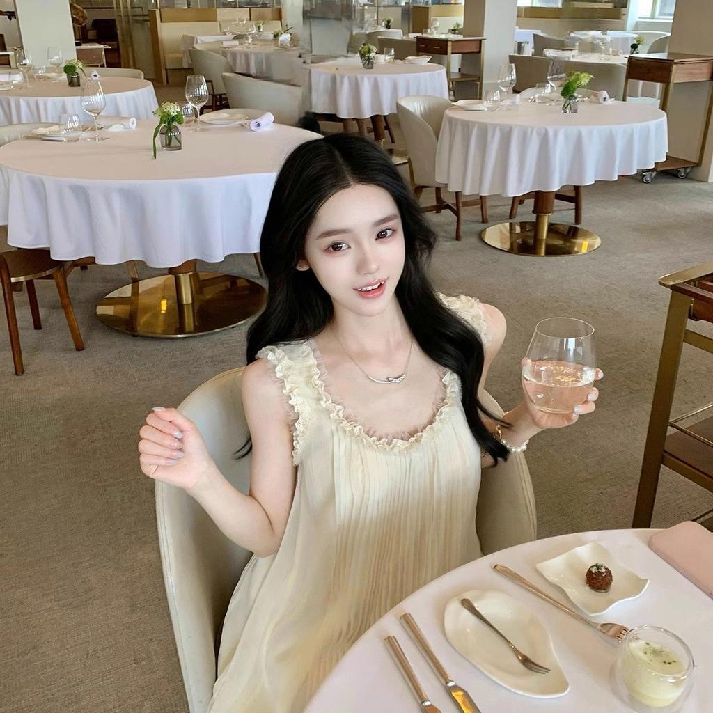 Sweet and Gentle Temperament, Lace-edged Pleated Nightgown, Thin Little Man Wearing a Travel Holiday Skirt, Zixia