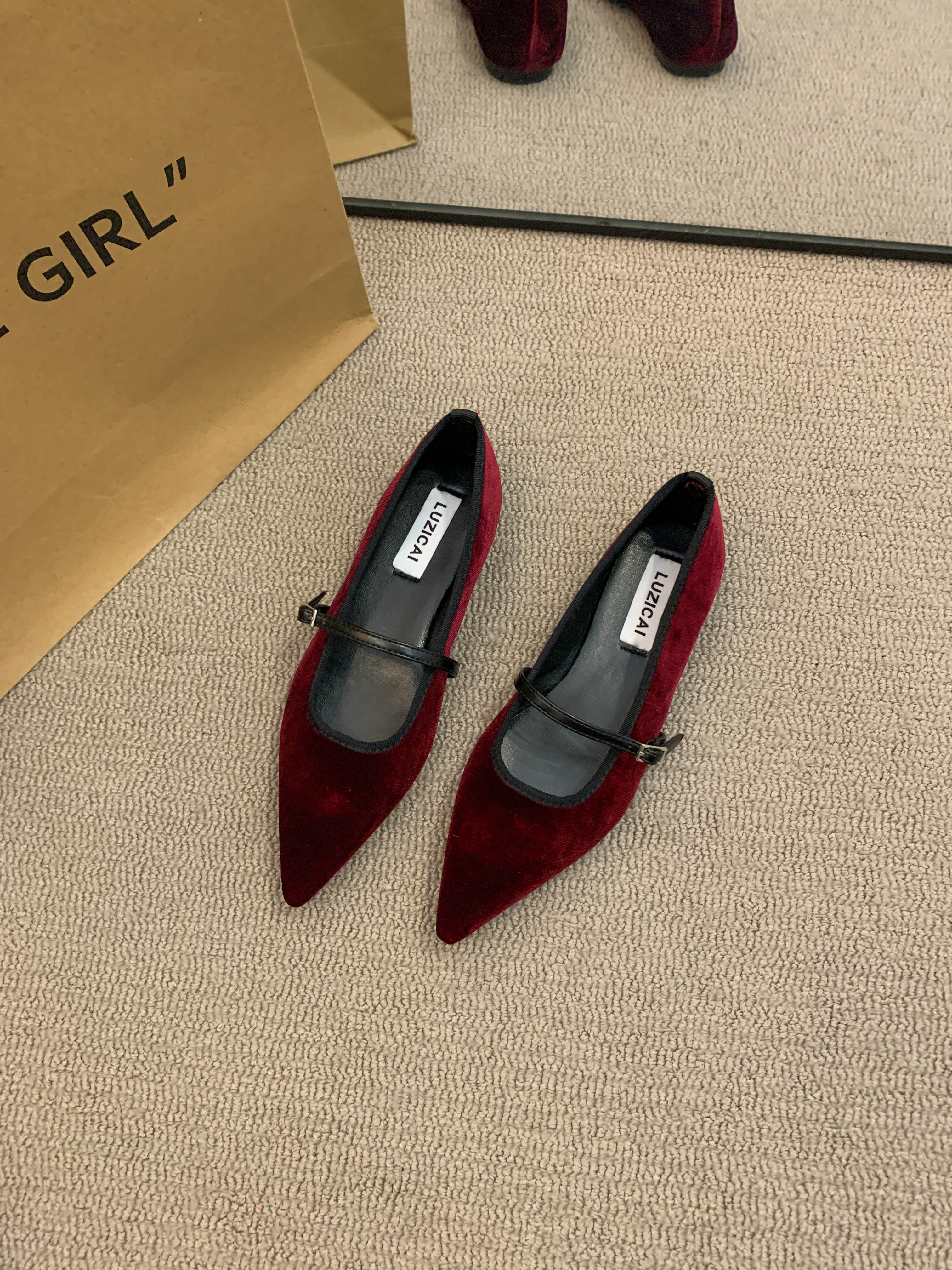 

Модные остроносые балетки для женщин Весна Осень 2025 Новые Повседневные Замшевые Остроносые Туфли Мэри Джейн Большой Размер 41 42 43 Женская Обувь 38