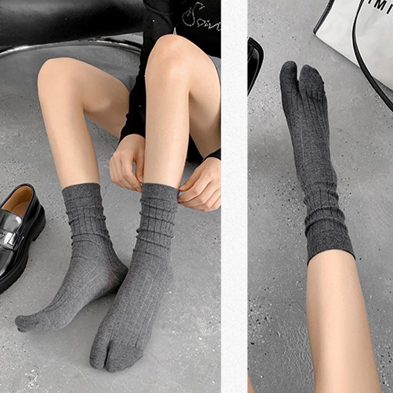 High Quality Split Toe Woman Socks Solid Color Simple Comfortable Soft Two-Toed Japanese Harajuku Women'S Tabi Sox
