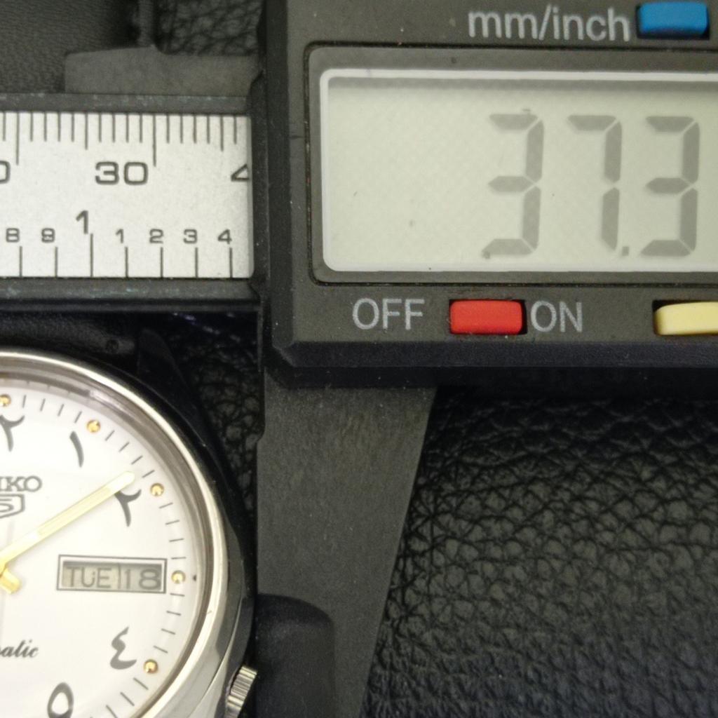 SEIKO 5 AUTOMATIC JAPAN 7009A MENS VINTAGE ARABIC WHITE DIAL WATCH a702675-1 R209-a702675