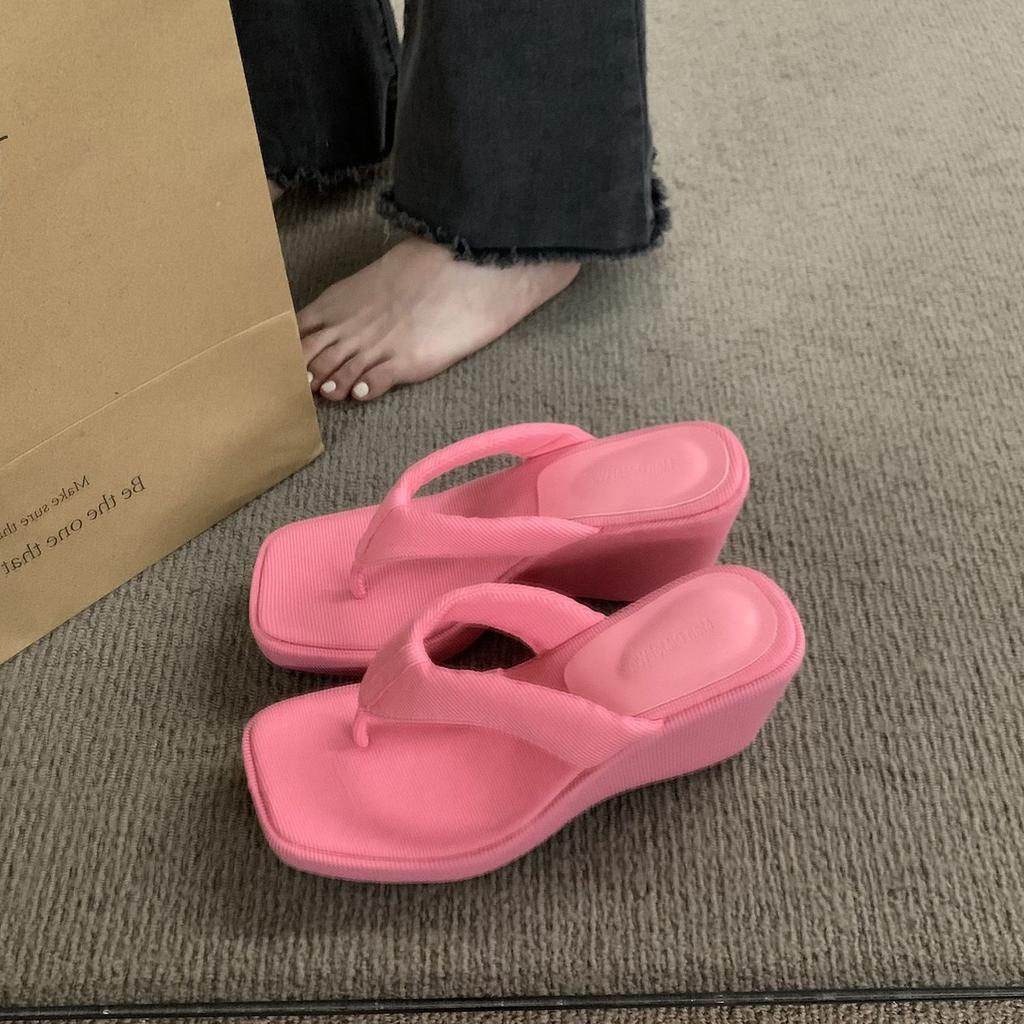 Thick-soled Sandals Wear French Evening Wind Pinch Slippers Women's 2025 Summer New Beach Shoes Flip-flops High Heels