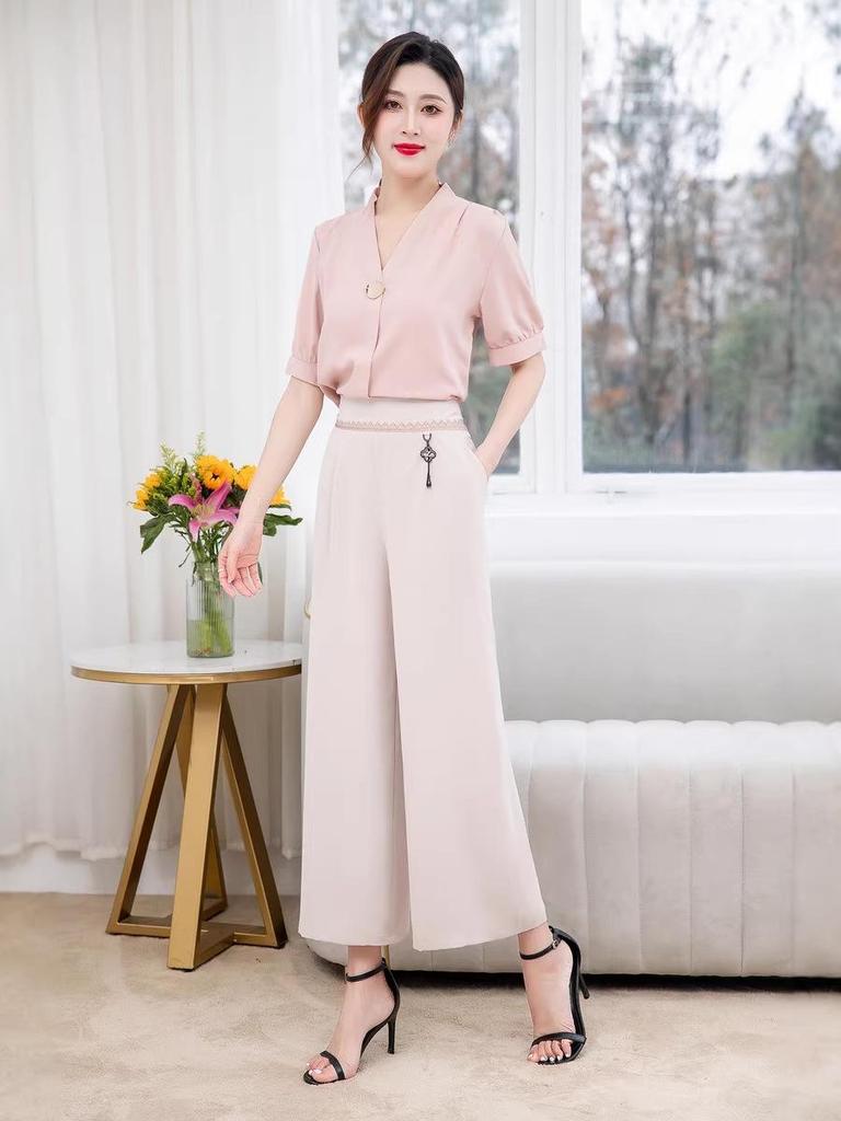 Women's Summer Ice Silk Wide-Leg Pants: Versatile, Slimming Nine-Point Pants for Middle-Aged and Elderly.