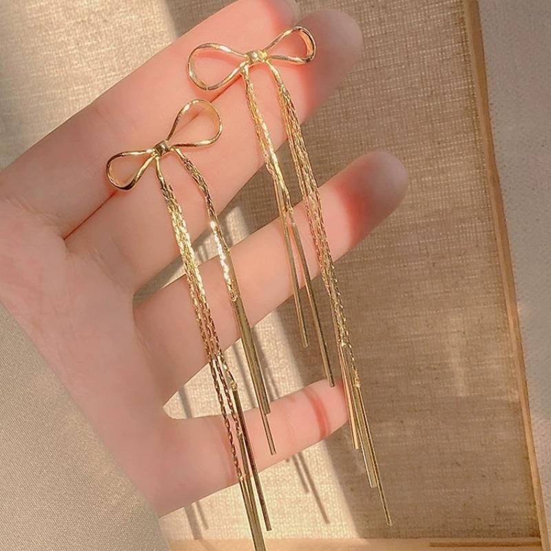 Tide Metal Fringed Earrings, High-end Temperament, Long Stud Earrings, Women's Exaggerated Earrings.