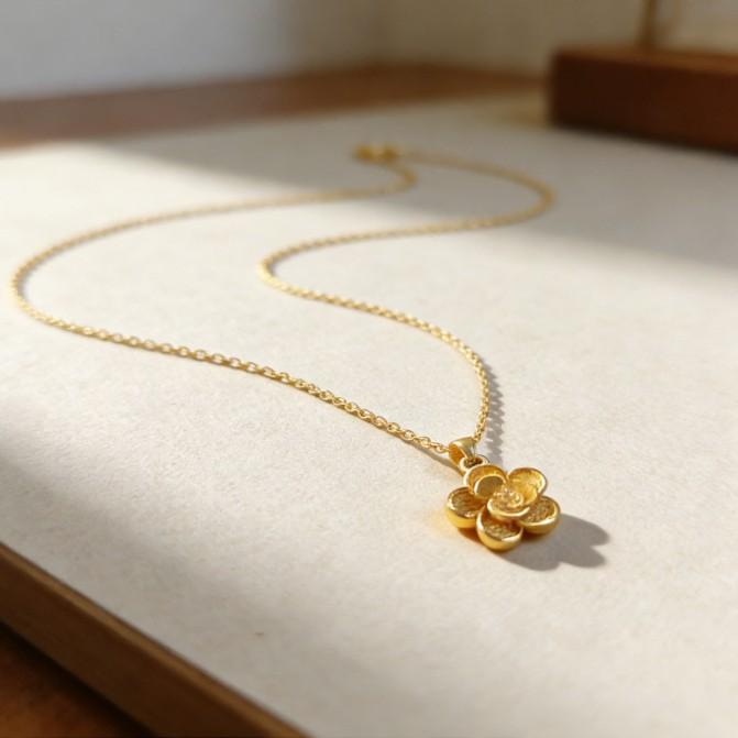 Exquisite and Beautiful Camellia Pendant Necklace Simple Daily Collarbone Chain Sweater Chain