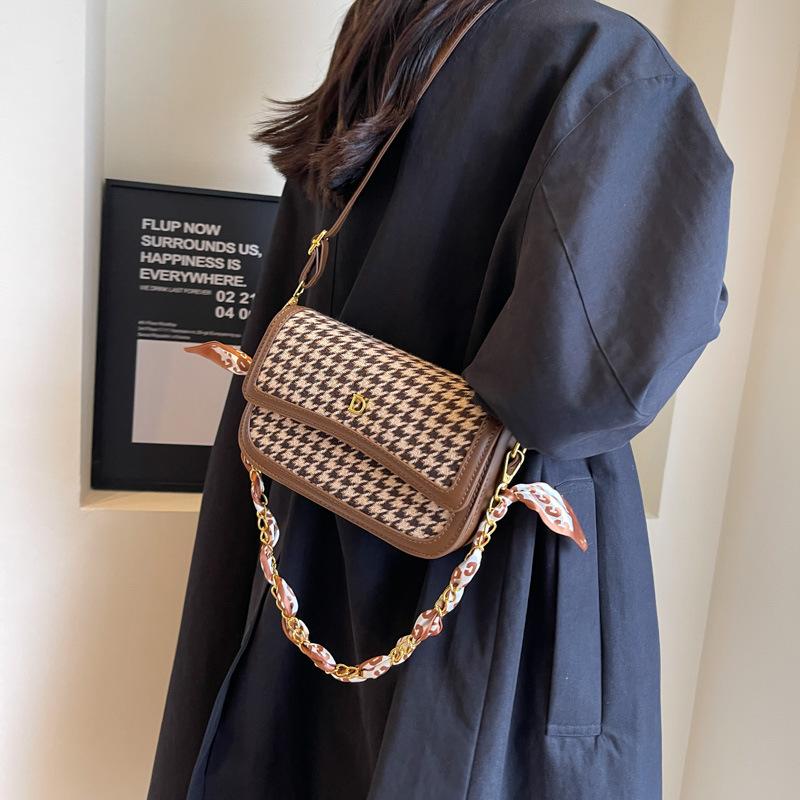 Autumn and Winter New Niche Design Contrasting Color Small Square Bag Versatile Single Shoulder Oblique Span Women's Bag