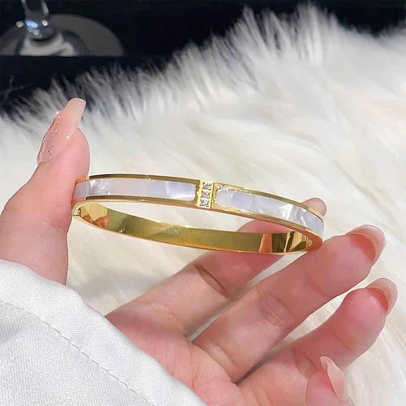 Gold-Tone Titanium Steel Zircon Bracelet for Women, Luxurious Plain Band, Couple's Ring-Inspired Hand Jewelry, New Style