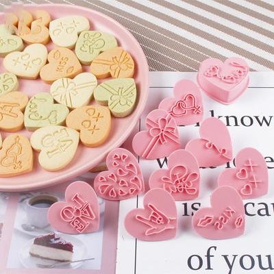 10Pcs Valentine's Day Cookie Embosser Mold Cartoon Heart Love Pattern Cookie Cutters Wedding Party Fondant Cake Decorating Tools