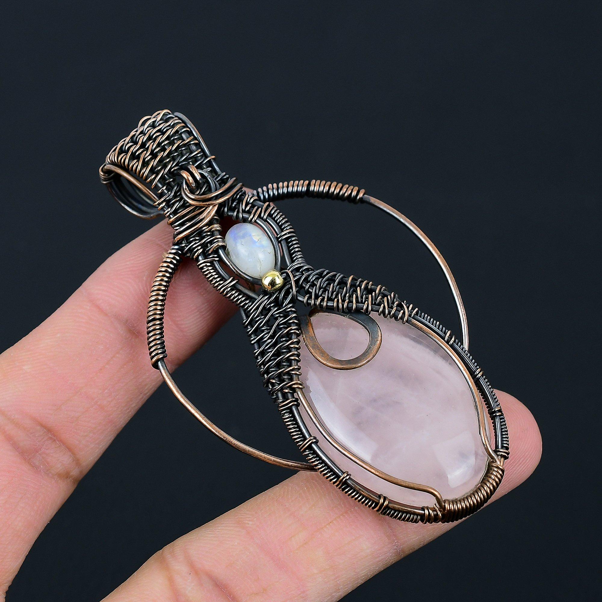 

Розовый кварц и лунный камень драгоценный камень ручной работы медная проволока обертка привлекательный ювелирный кулон для нее 3.03 Inches розовый