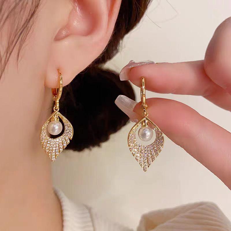 Exquisite Imitation Pearl Zircon Leaf Dangle Earrings for Women Unique Design Elegant Daily Accessories Party Jewelry Gifts
