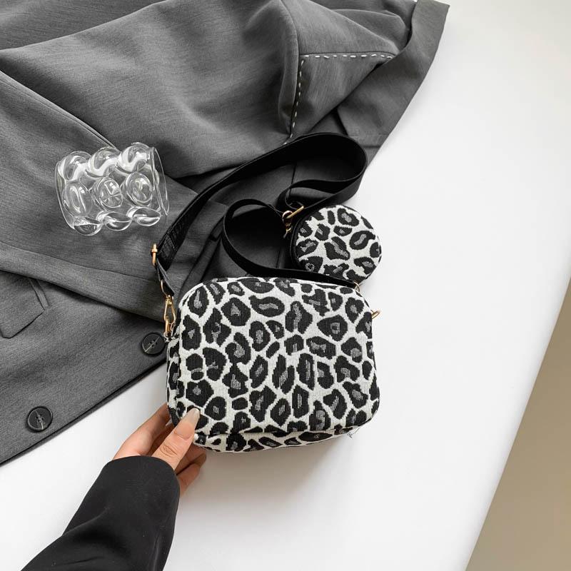 

Fashion Soft-Faced Leopard Print Single Shoulder Crossbody Small Square Bag Autumn Leisure Shopping Child And Mother Bag чёрный