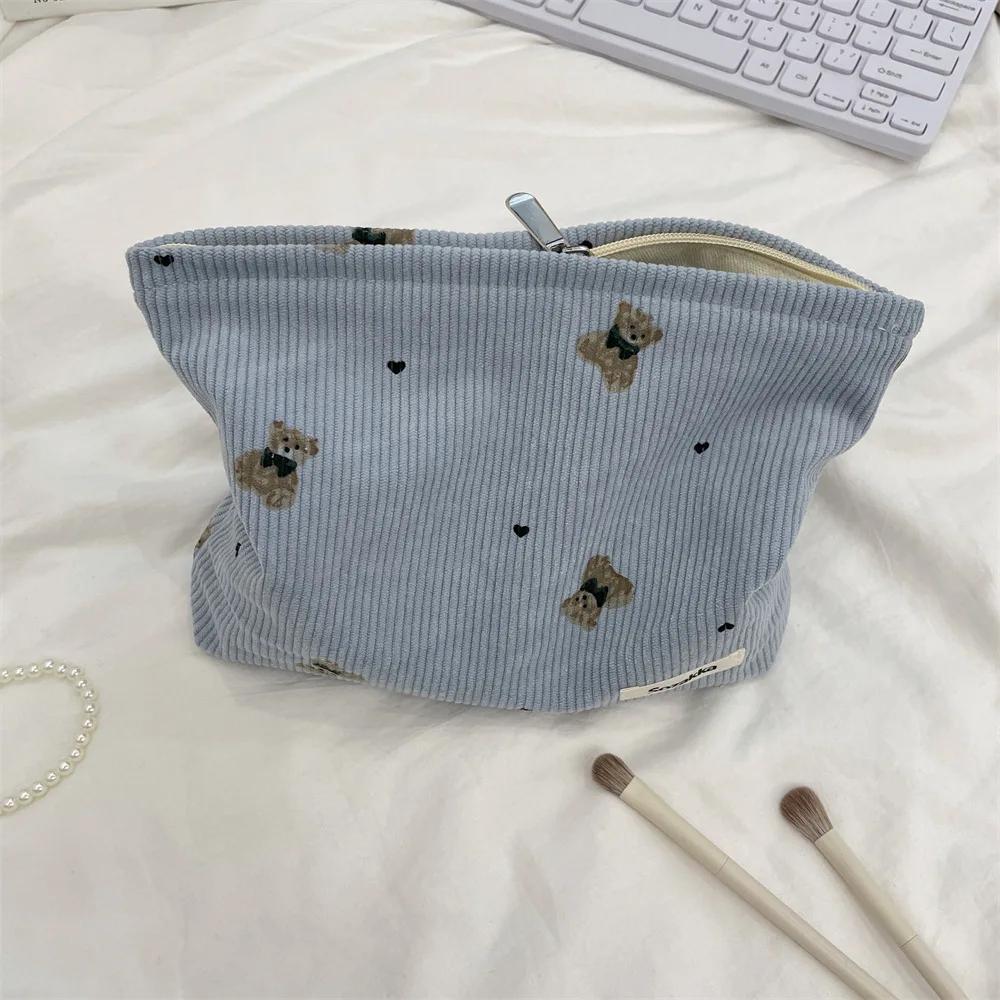Schattige Cartoon Beer Corduroy Make-uptasjes voor Dames Draagbare Dames Clutch Portemonnee Lippenstift Make-up Doosje Commute Vrouwen Opbergtas