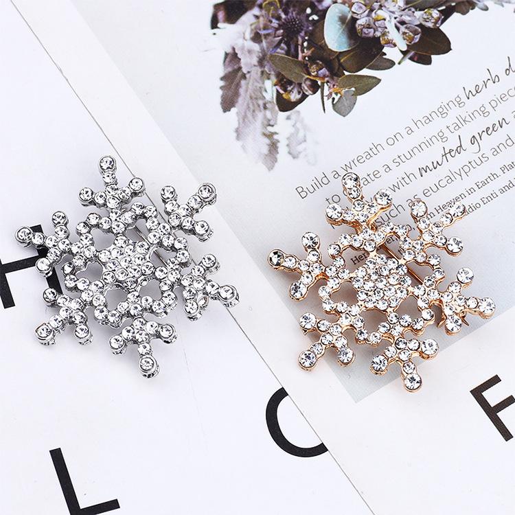 Christmas Snowflake Brooch, Alloy Diamond Brooch, Exquisite Flower Anti-Light Pin