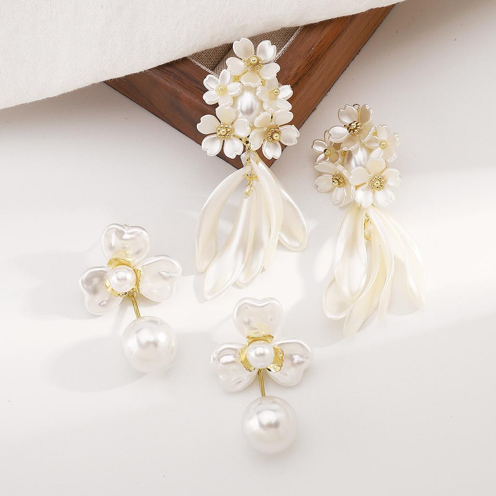 Summer Hot Selling French Flower Pearl Stud Earrings Elegant Lady Style Fashion Temperament Versatile Ear Jewelry For Women