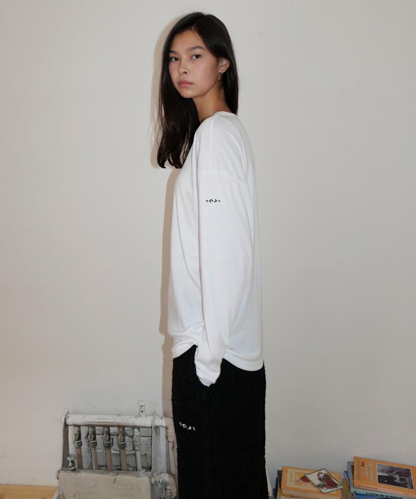 INJIACTIVE Ribbed Oversized Hand Warmer Tee White