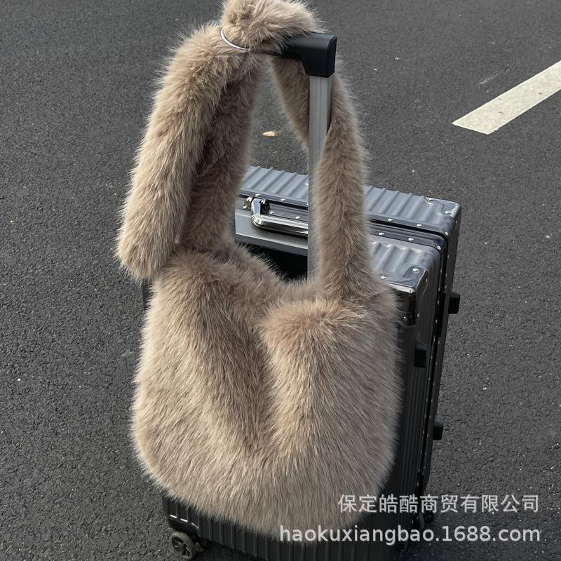 Plush Bag Women's Large Capacity 2025 New Autumn and Winter Versatile Mao Mao Shoulder Armpit Bag Class Commuter Tote Bag