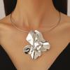 Retro Geometric Pleated Choker & Earring Set with Metal Flower Necklace
