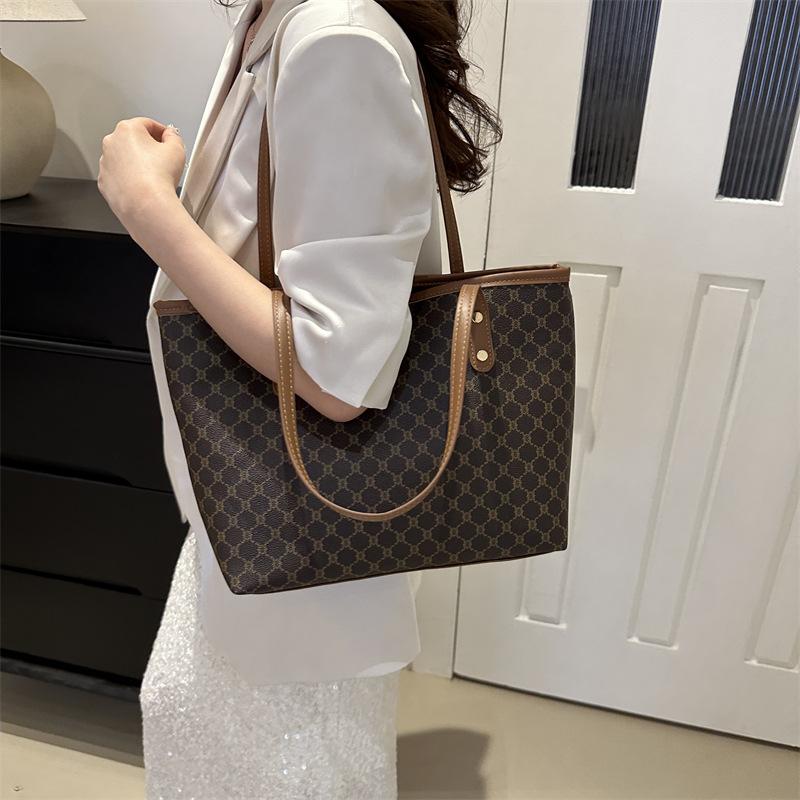 2025 New Beautiful Niche Large-capacity Bag Women's Commuter Personalized Tote Bag Trendy Shoulder Bag Textured Women's Bag