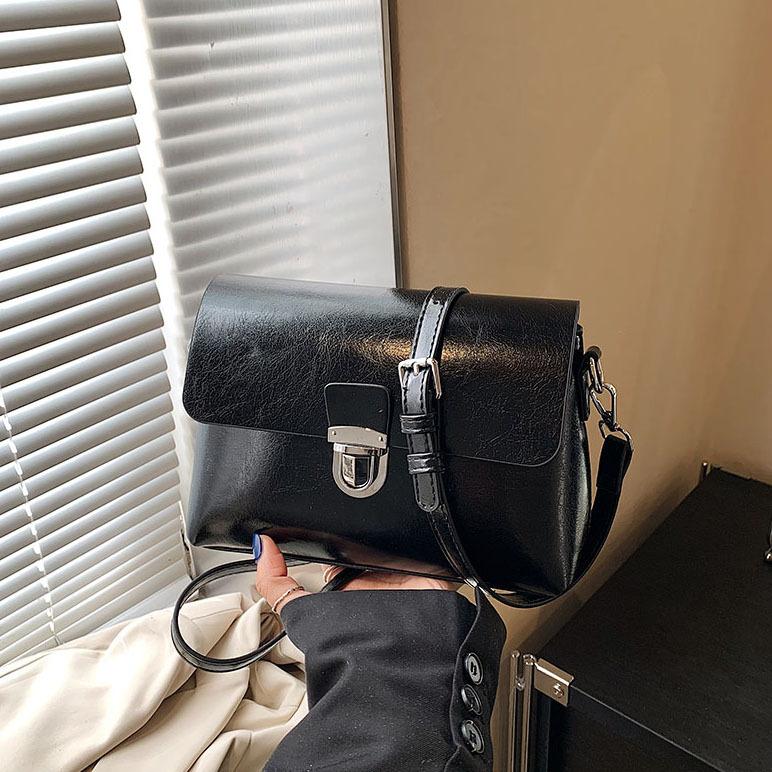 Retro Small Bag Women's Spring and Summer New Versatile Shoulder Messenger Bag Women's Fashion Commuter Small Square Bag