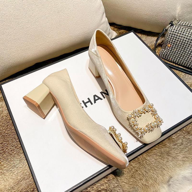 

Burgundy wedding shoes bridal shoes Xiuhe wedding dress two wear thick heels not tired feet French temperament shallow mouth square head high heels 39