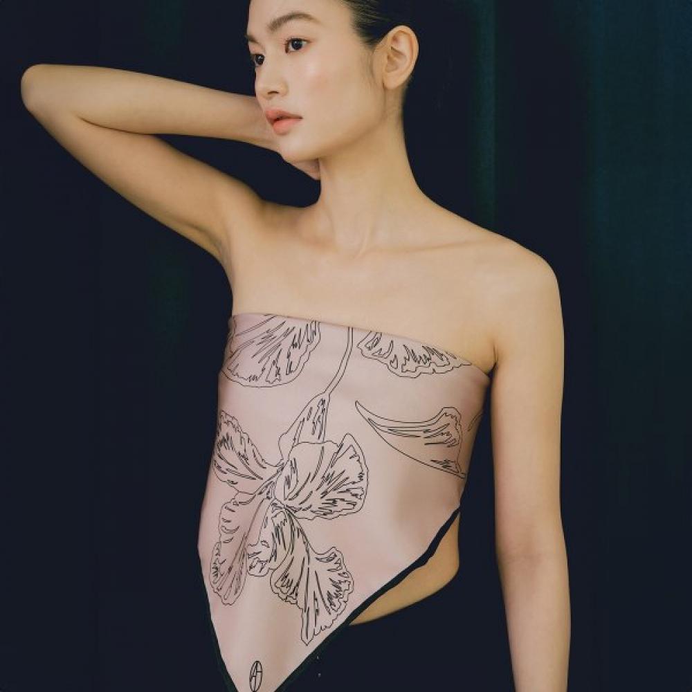 Avvina Pelle Fleur Square Silk Scarf 90 Rose Single option