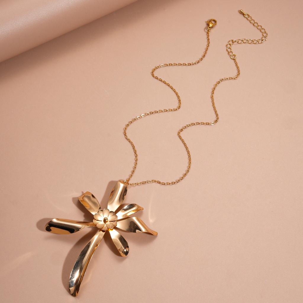 Spray paint double-layer flower pendant sweater chain simple item set