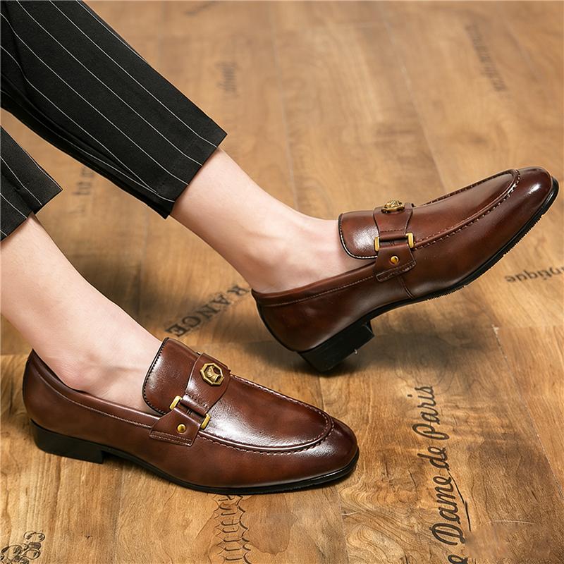 British Fashion Gentleman Pointed Metal Badge Loafers Shoes Men Formal Wedding Prom Dress Homecoming Pageant  Zapatillas Hombre