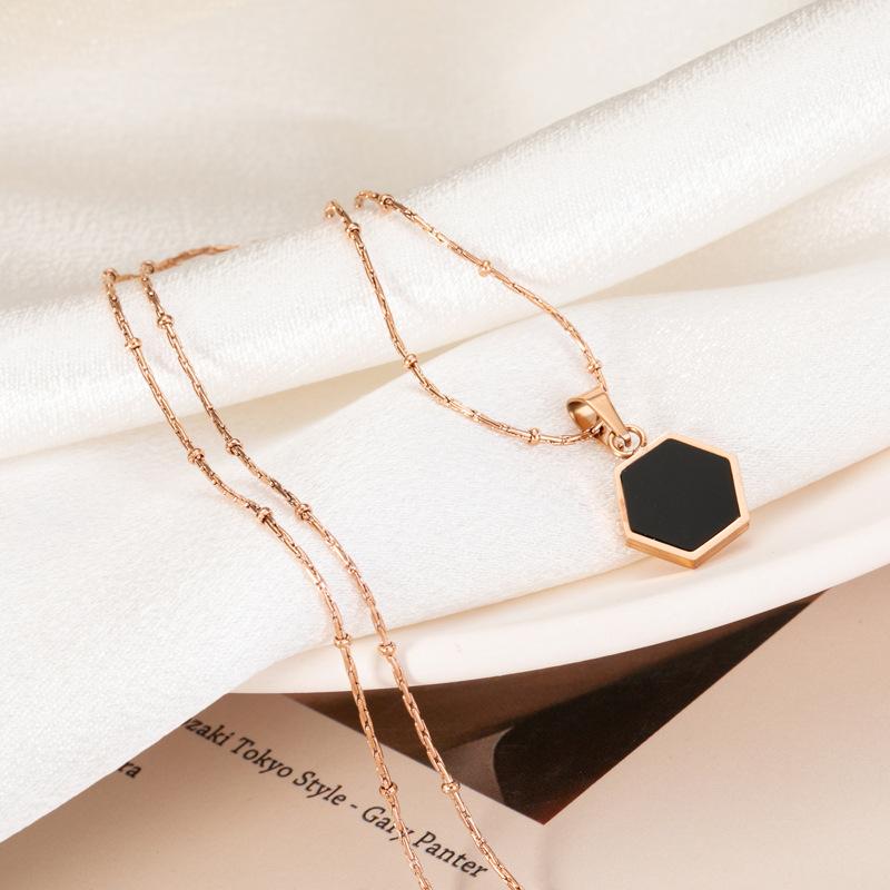 Colar de aço inoxidável com pingentes de concha para mulheres, pingentes geométricos pretos e brancos, colar de ouro rosa, joias da moda hexagonal