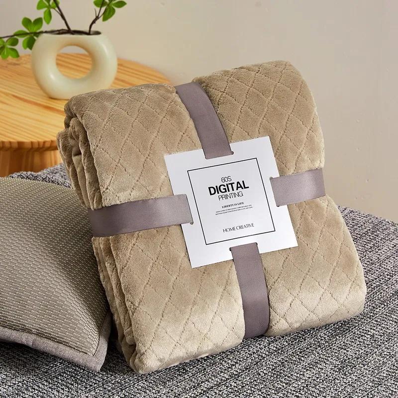 Puszysty kocyk z koralowego aksamitu, flanelowy, pluszowy, wygodny, pogrubiony i ciepły, miękki koc na sofę do klimatyzowanego pokoju, luksusowy